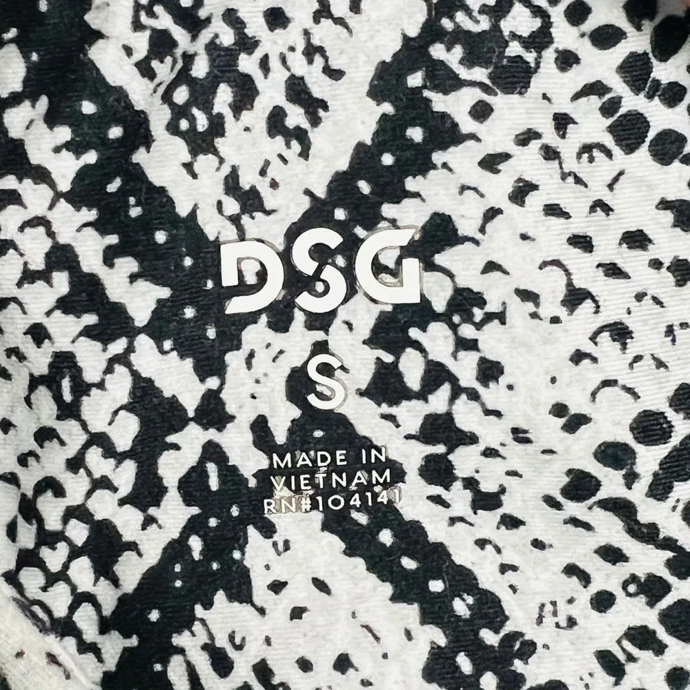 High Waisted Snakeskin Print Biker‎ Shorts with Pockets Black White Python Small